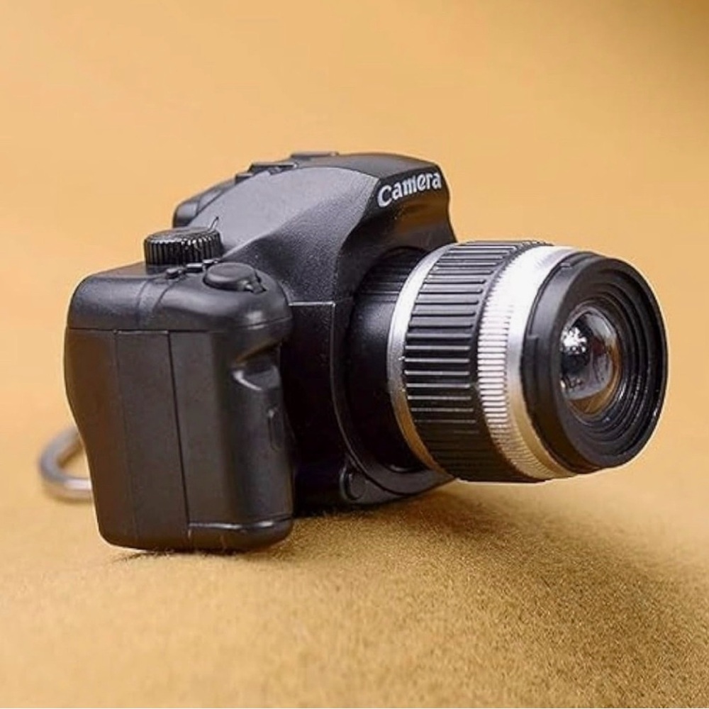 Mini Camera Keychain - lights up, flashes. Makes click sound. BLACK